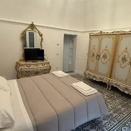 Palazzo Mateola Luxury 招待所 马泰拉